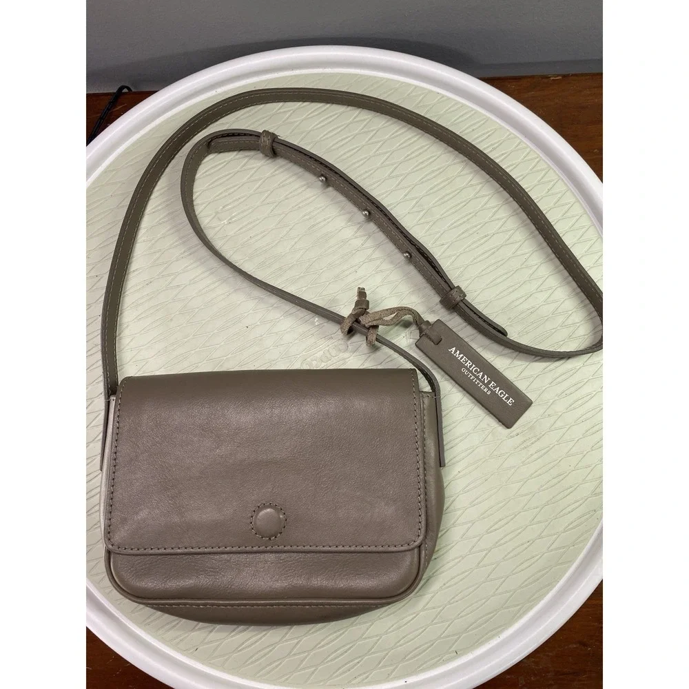 American Eagle Women's‎ Taupe Leather Crossbody Bag. Adjustable Strap 8.5